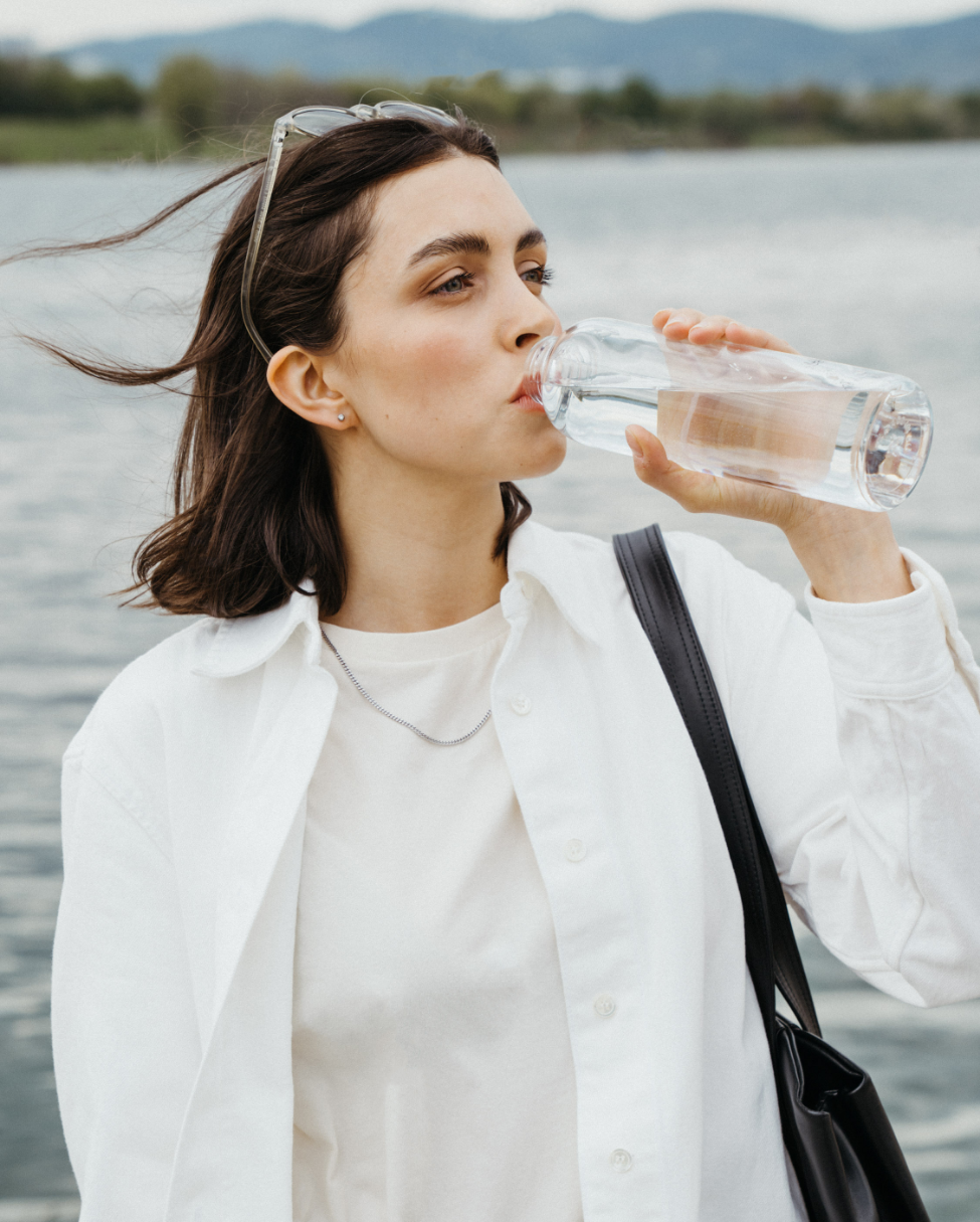 Cât de multă apă trebuie să bei pe zi?