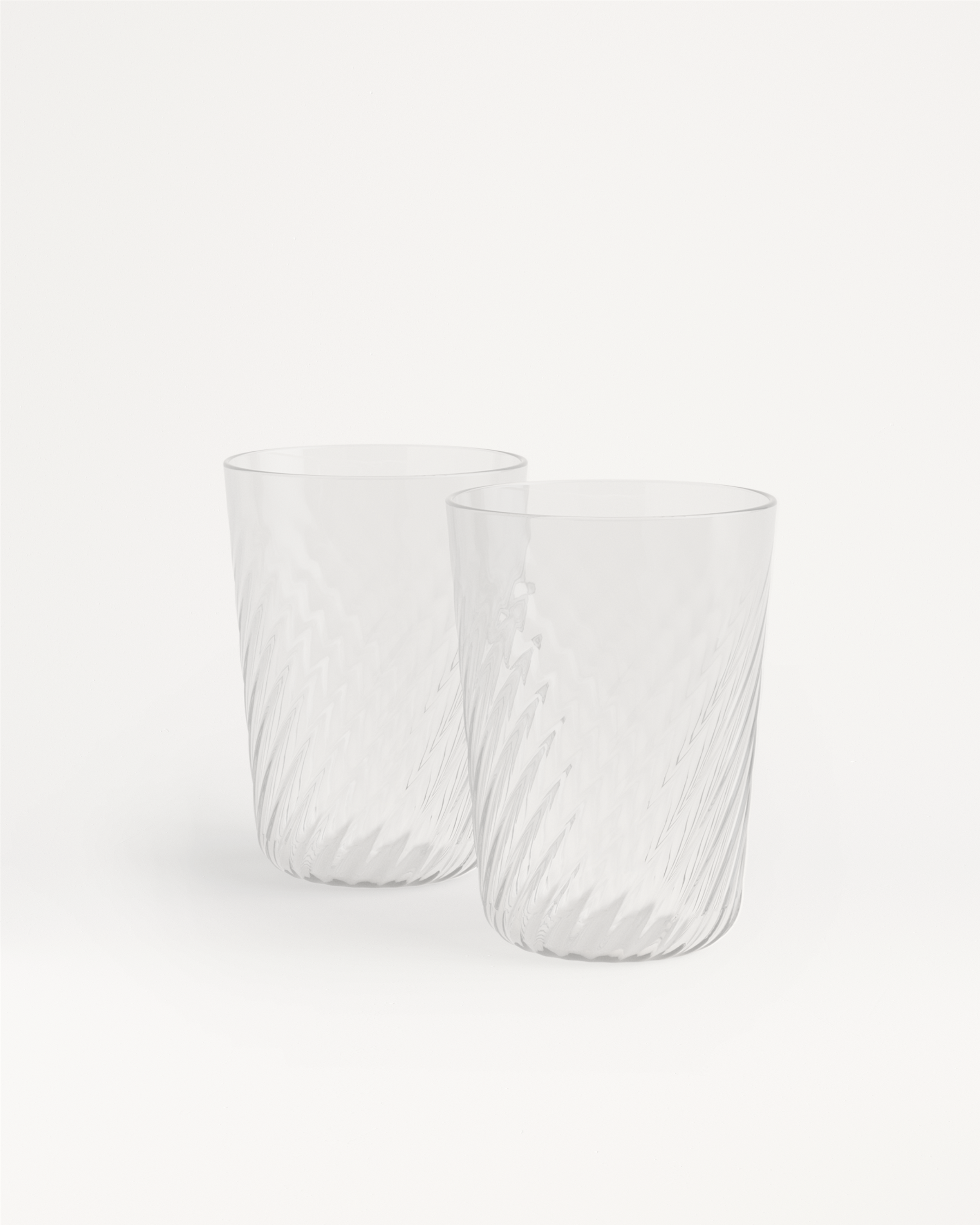 Două pahare transparente din sticlă cu model spiral, fiecare cu o capacitate de 330 ml, așezate pe fundal alb.