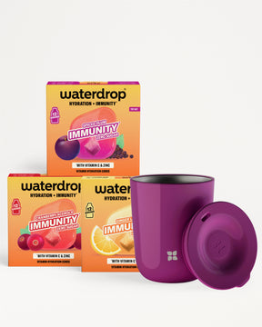 Cutii Waterdrop pentru hidratare și imunitate cu un pahar mov și capac.